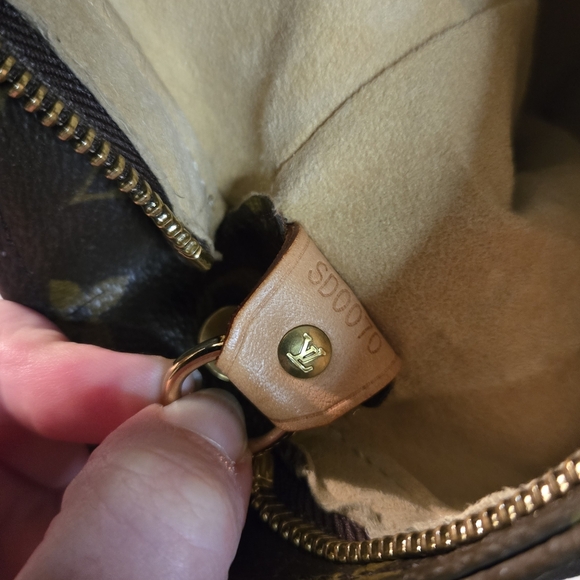 Louis Vuitton Looping GM Monogram Shoulder Bag - Picture 14 of 14